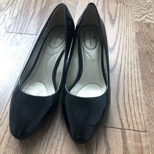 Bandolino patent leather black shoe. 6.5. Worn once in office